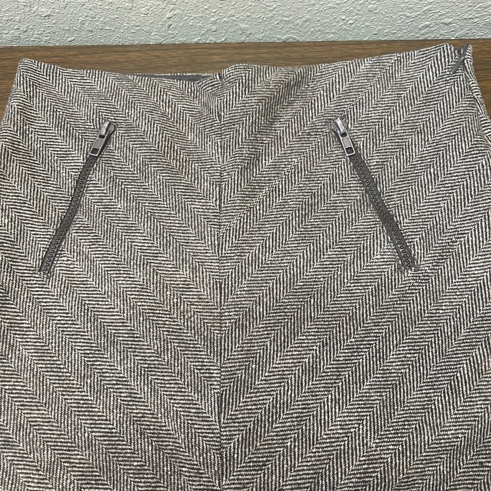 Vintage Modern Amusement Wool Blend Pocketed Herringbone Skirt - Size 6 - Picture 3 of 10